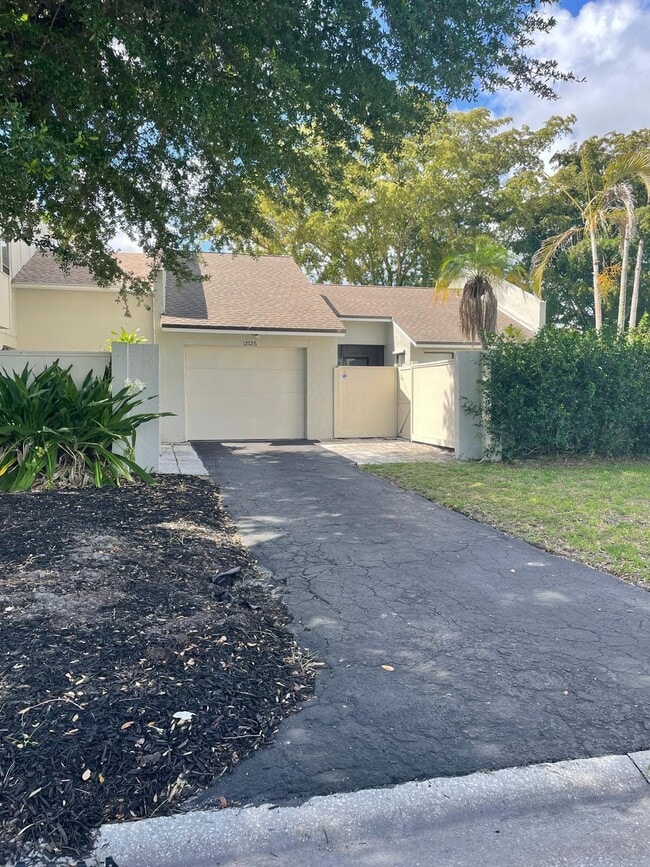 Building Photo - 12726 Spinnaker Ln