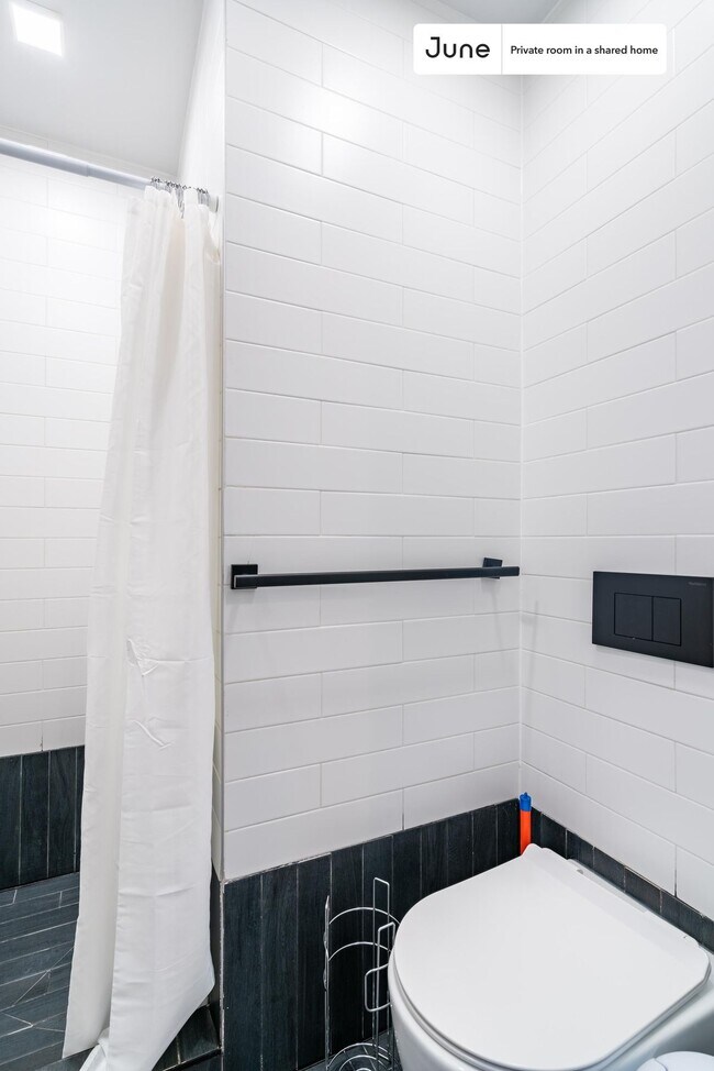 Foto del edificio - Room in Shared 6 bed/6.5 bath home