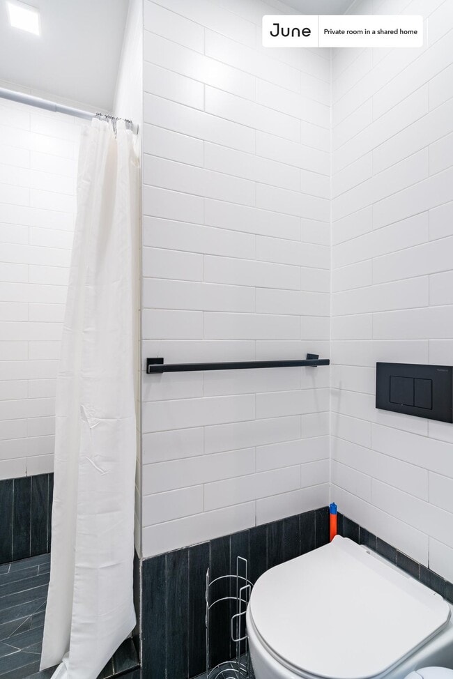 Building Photo - Room in Shared 6 bed/6.5 bath home