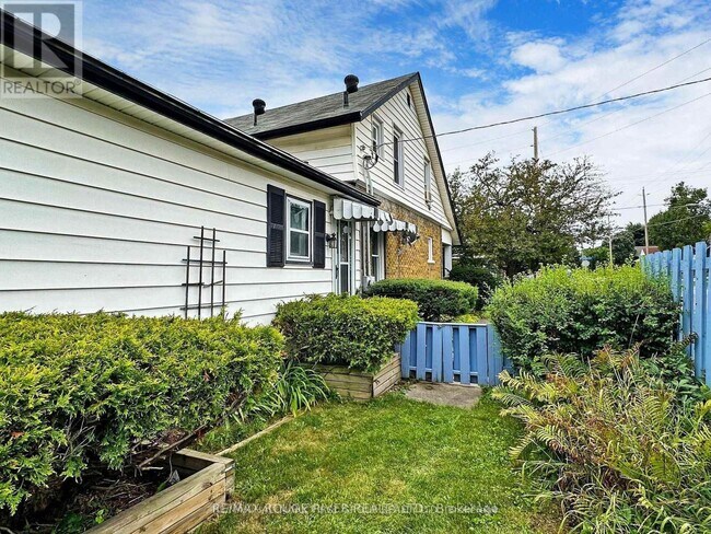 Photo du bâtiment - 330 Adelaide Ave E