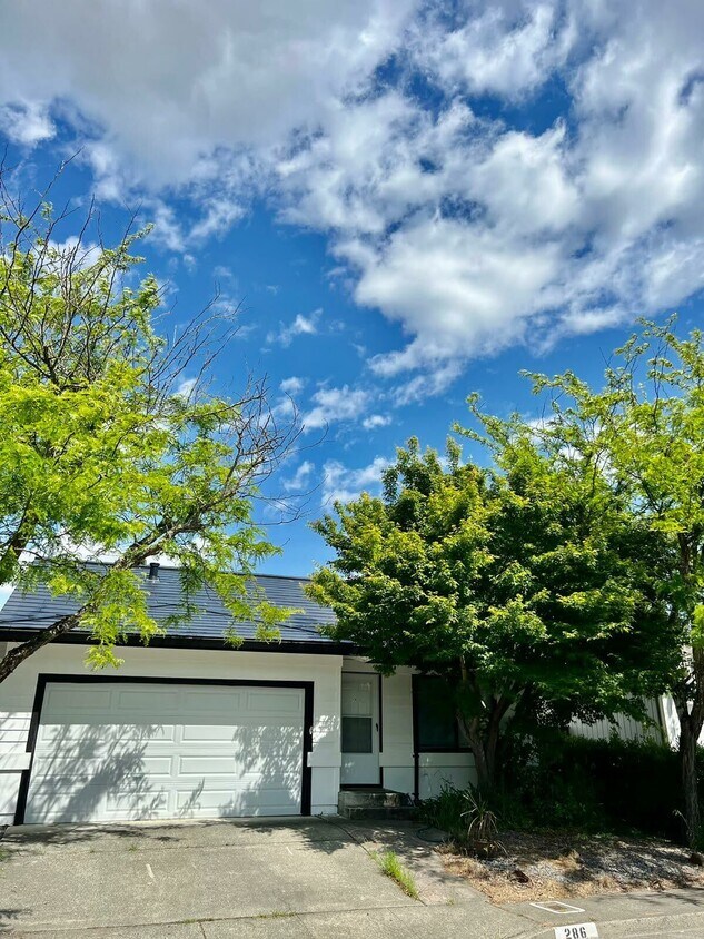 286 Hummingbird Ct, Healdsburg, CA 95448 House Rental in Healdsburg