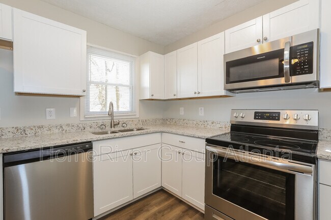 Foto del edificio - 450 Glenwood Dr