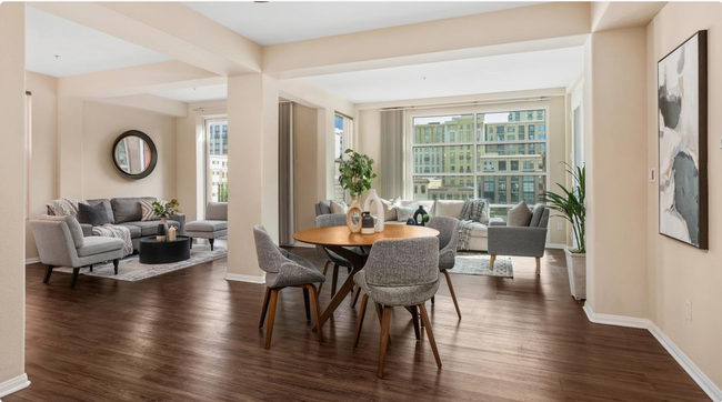 Foto del edificio - Fantastic Penthouse Unit Downtown Marina D...