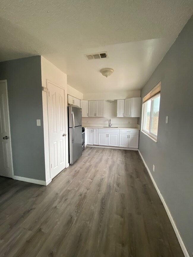 Foto del edificio - Hedges Ave