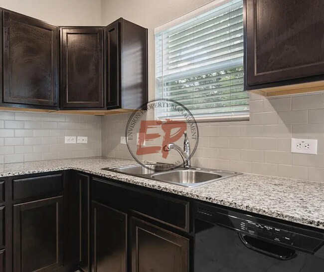 Foto del edificio - 2217 Petersburg Ln