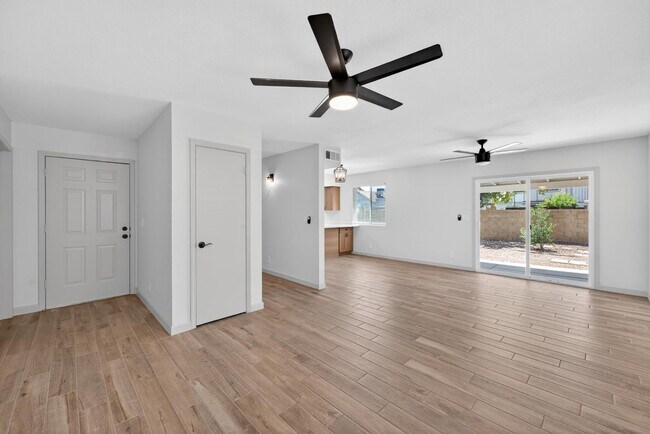 Foto del edificio - 1237 W Rosewood Ct