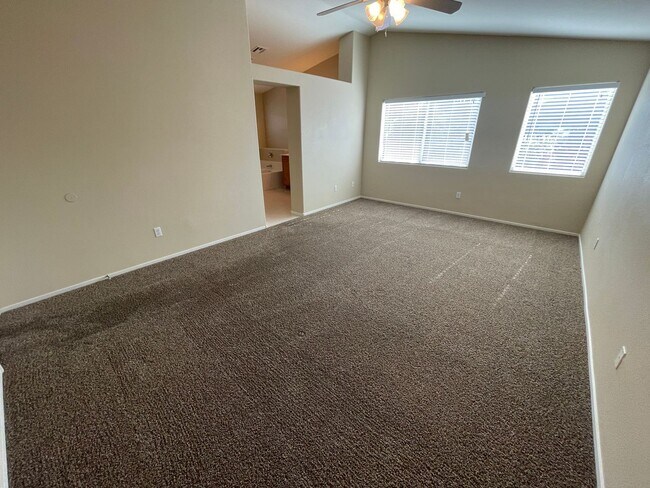 Foto del edificio - 3 Bedroom 2 1/2 Bathroom w/Den & Loft