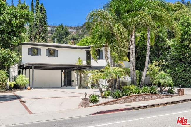 Building Photo - 1805 Coldwater Canyon Dr