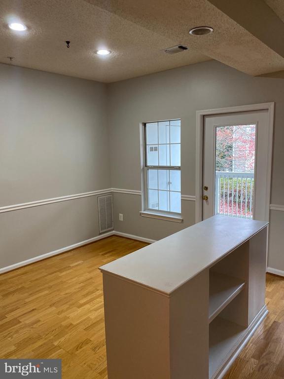 Foto del edificio - 1701 Lake Shore Crest Dr