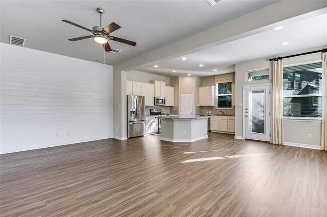 Foto del edificio - 2311 Dillon Pond Ln