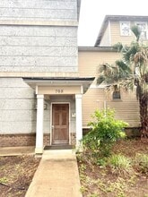 Building Photo - 708 Osborne St