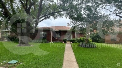 Building Photo - 1633 Palisades Dr