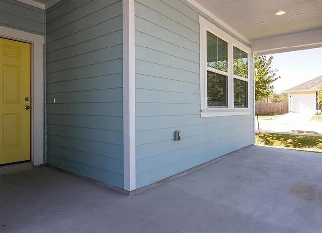 Building Photo - 240 La Escalera Dr