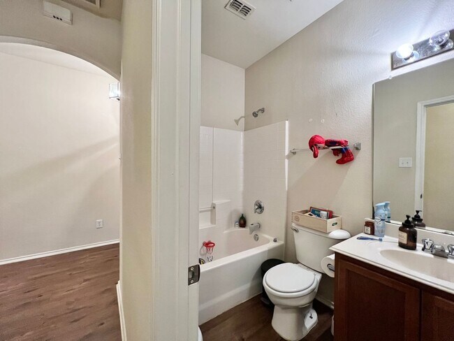 Building Photo - Cozy Home in Remington Point Neighborhood