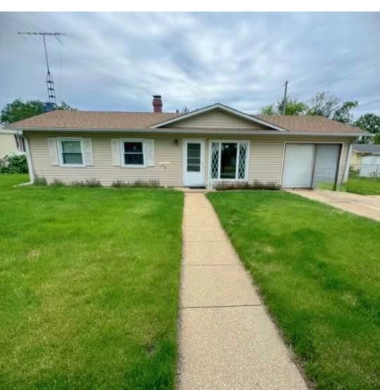 Primary Photo - 765 Crestwood Dr