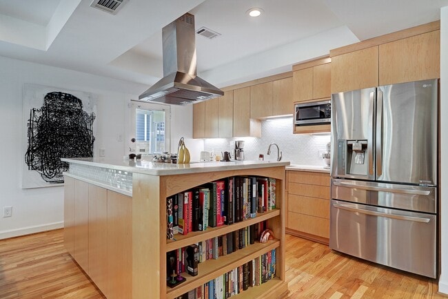 Building Photo - 1523 Harvard St