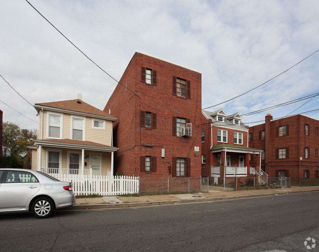 Foto del edificio - 1020 45th St NE