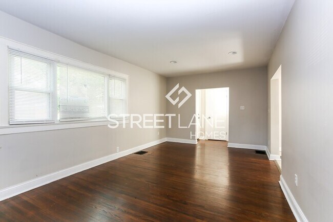 Building Photo - REDUCED PRICE!! Beautiful 3 Bedroom Home i...