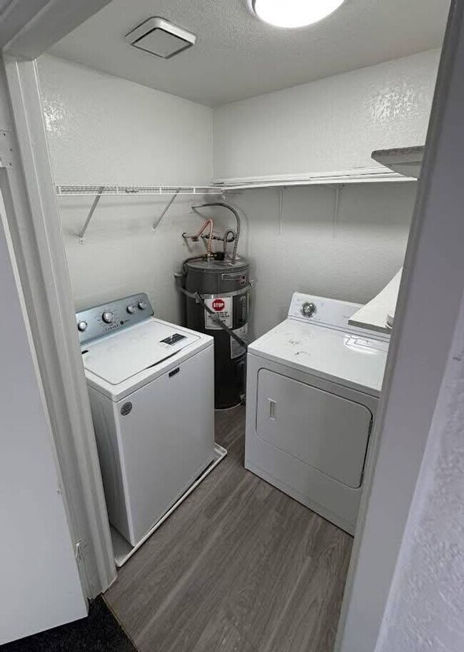 Foto del edificio - Beautifully Remodeled Upstairs Unit with Modern Upgrades!