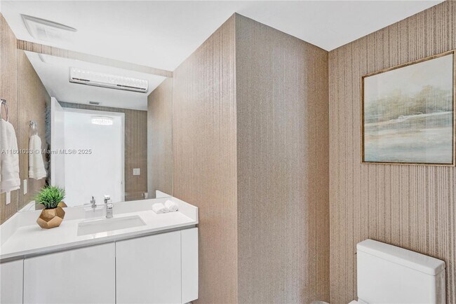 Foto del edificio - 330 Sunny Isles Blvd