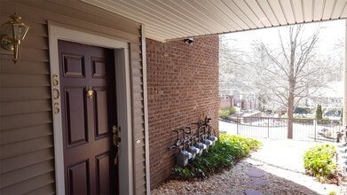 Building Photo - 606 Barrington Hills Dr