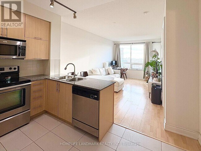 Photo du bâtiment - H-60 S Town Centre Blvd