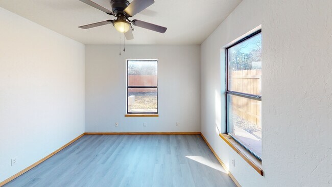 Foto del edificio - 2414 N Washington St