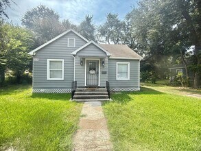 Building Photo - 19 4th Ave N