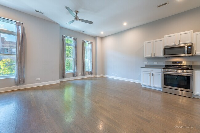Building Photo - 1620 W Warren Blvd