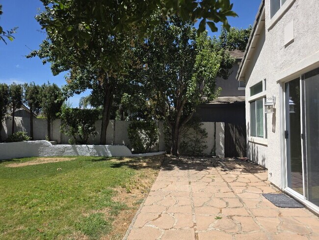 Foto del edificio - Beautiful house for rent in Folsom 4 bd 3 bath 1920 sq feet