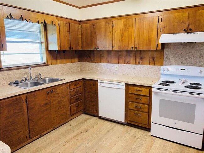 Building Photo - 1300 Johnson St