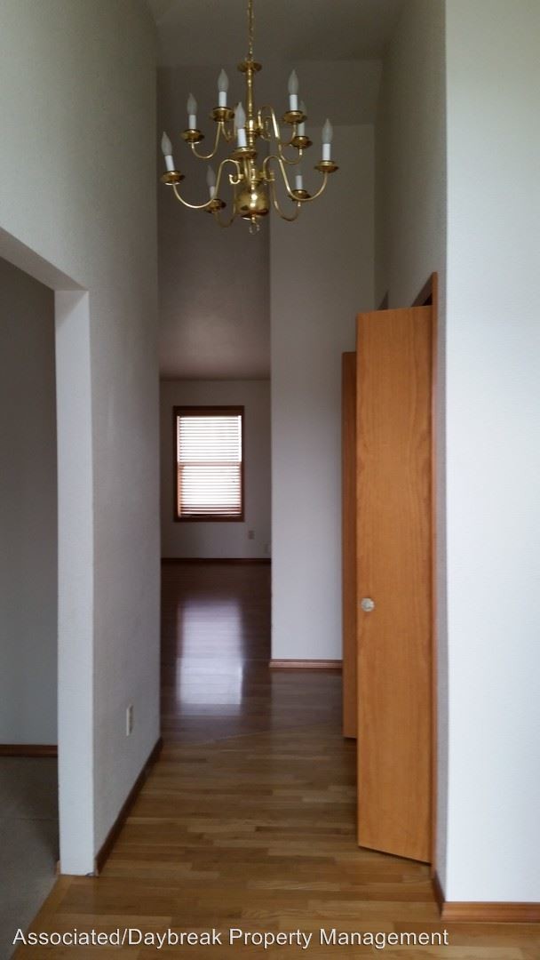 Building Photo - 3 br, 2 bath House - 5047 N. Sky Vista