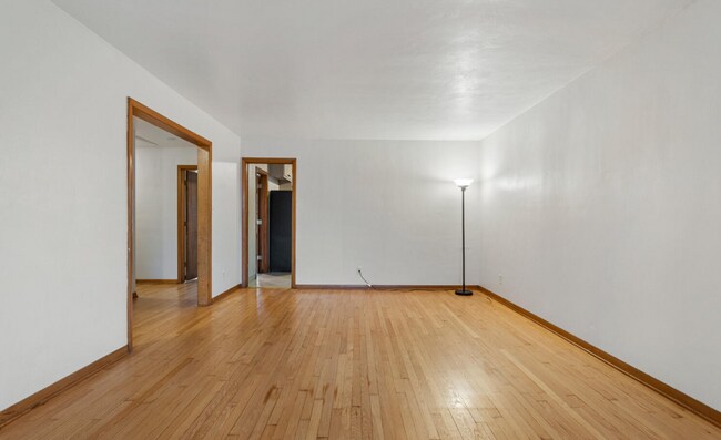 Foto del edificio - 1320 Alms Dr