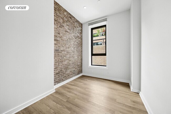 Foto del edificio - 317 W 51st St