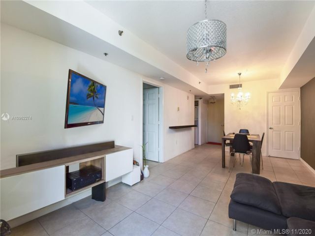 Foto del edificio - 8888 Collins Ave