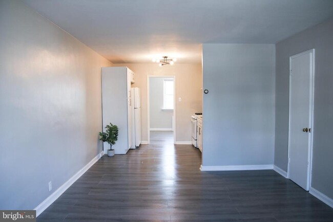 Building Photo - 6346 Lawndale St