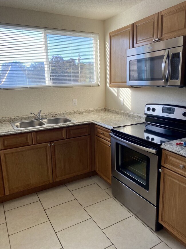 kitchen - 721 Dr Martin Luther King Jr St S
