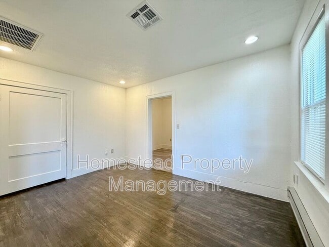 Building Photo - 509 W Hill St