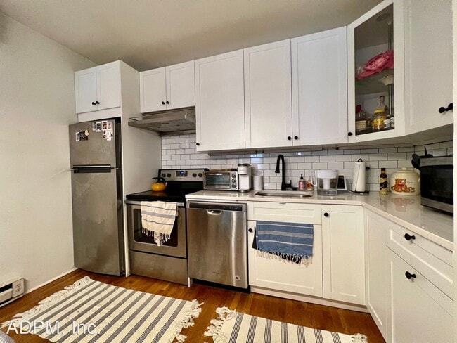 Building Photo - 2 br, 1.5 bath House - 402 Bunker Hill Str...