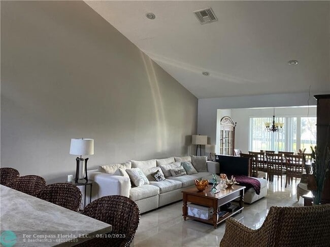 Building Photo - 10474 Lake Vista Cir
