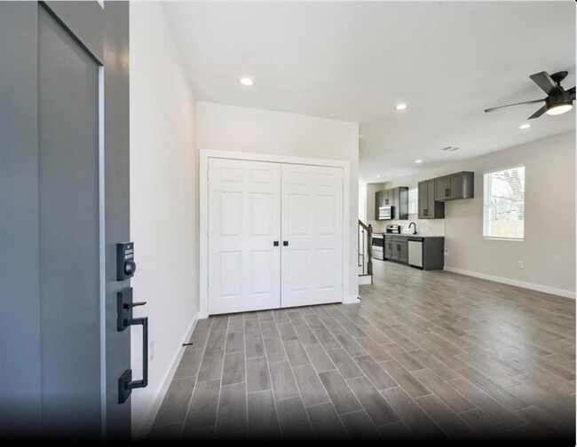 Building Photo - 5544 Shreveport Blvd