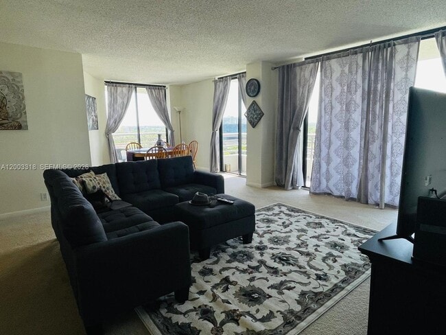 Foto del edificio - 3300 NE 191st St