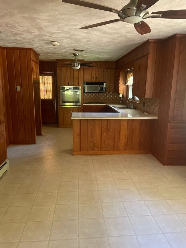 Building Photo - 2569 Lake Forest Dr