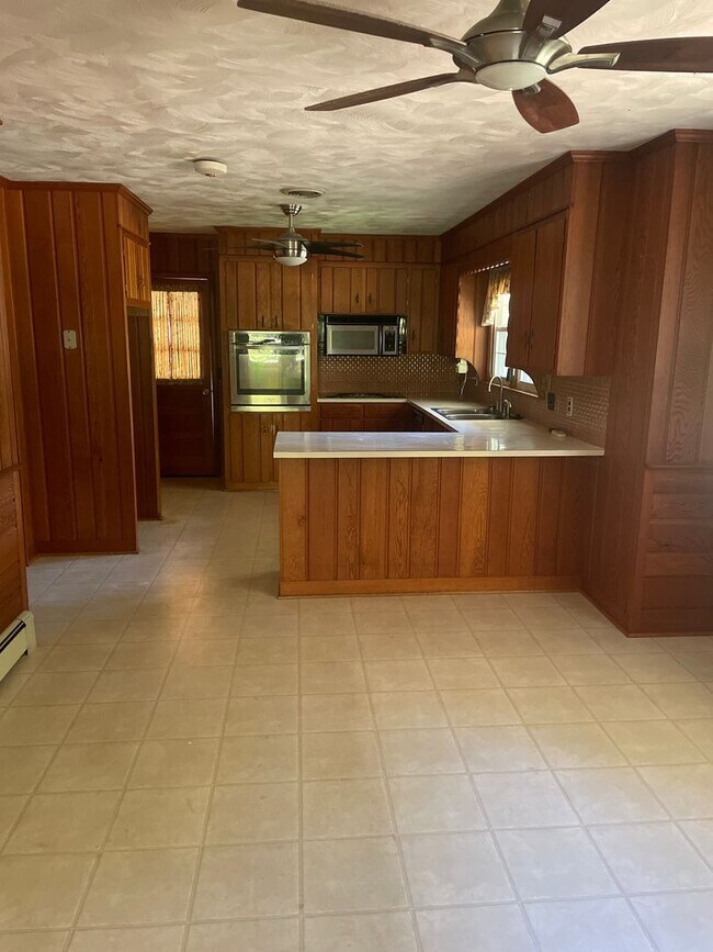 Foto del edificio - 2569 Lake Forest Dr