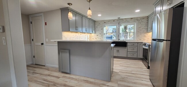 Building Photo - 32 N Main St