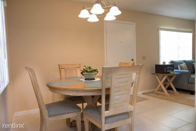 Building Photo - 2 br, 2 bath  - 779 Burgundy Q