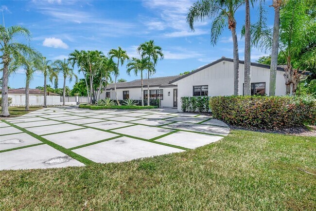 Building Photo - 10400 SW 58th St