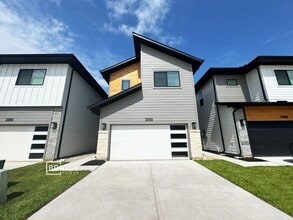 Building Photo - 33155 Oak Hts Pl
