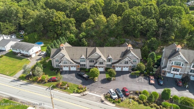 Building Photo - 15 Maple Leaf Dr