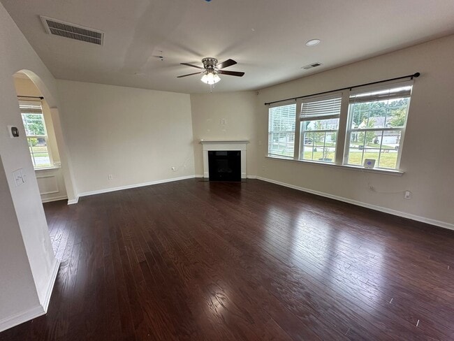 Foto del edificio - Available October 15th!
